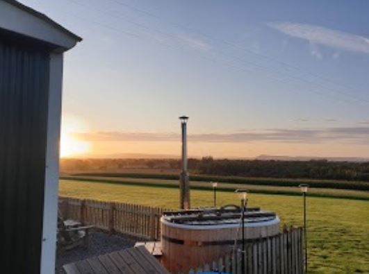Camping_Direct's tweet image. Welltrough Hall Farm boasts glamping facilities in The Woodland Hut, The Shepherds Hut, Badger Pod, Alpaca Pod &amp;amp; Owl Pod, all have electric heated hot tubs in an enclosed decking.
camping-directory.uk/2940
#WorkingFarm #Glamping #Holiday #HotTub #ScenicViews #Countryside #Cheshire