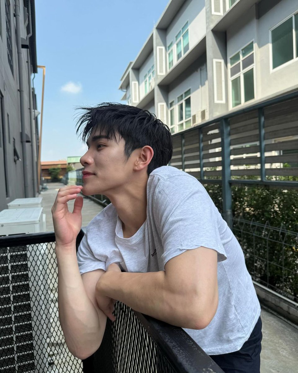 namthip8888's tweet image. แต่ลุคพี่โฟ้ดวัย20คือที่สุดแล้วค่ะ หล่อมาก หล่อขึ้นทุกวัน หล่อจนมัมหมีจะไม่เหลือแล้ว55

#FourthCheckFourthCheck
#Fourthnattawat #โฟร์ทณัฐวรรธน์
@tawattannn