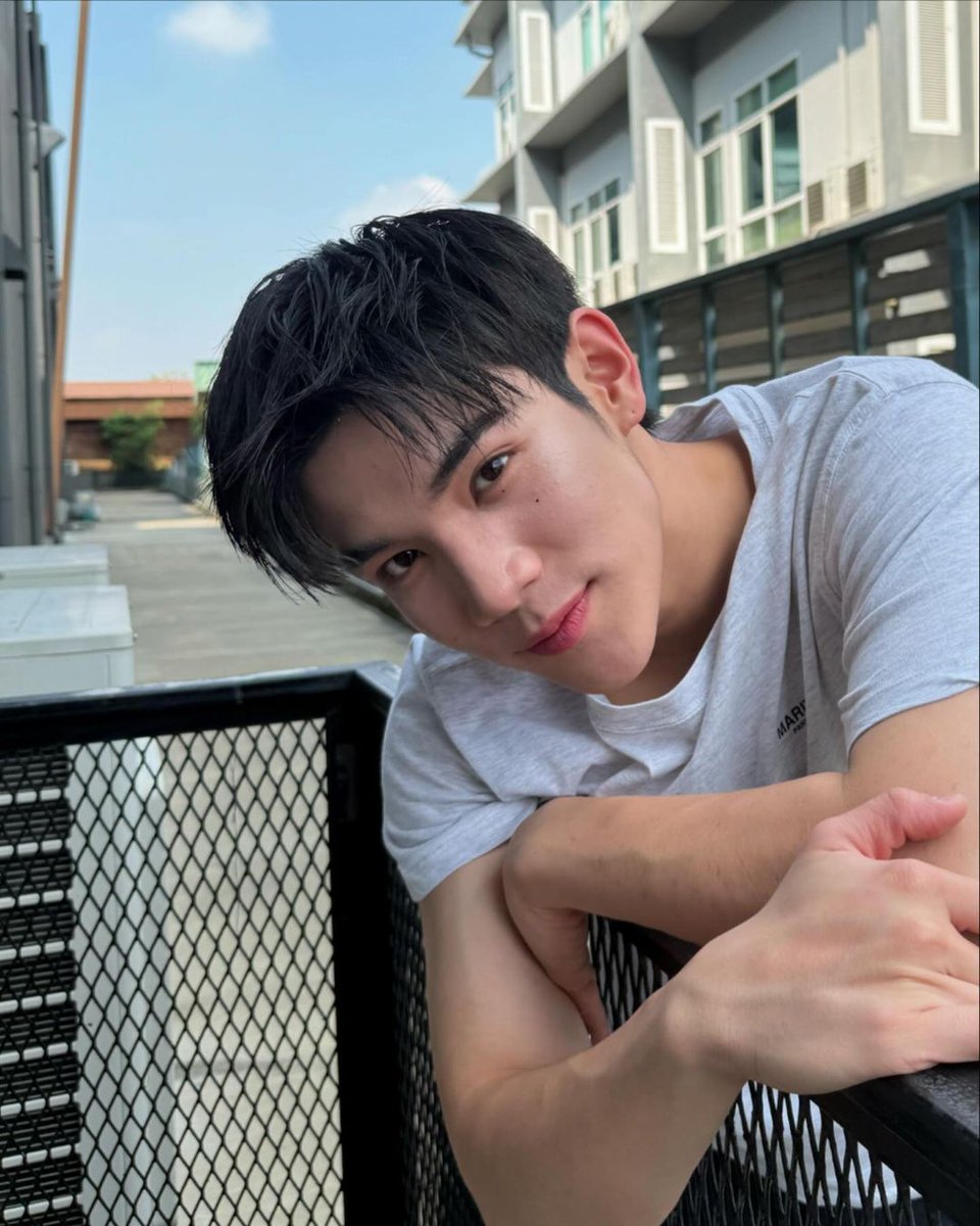 namthip8888's tweet image. แต่ลุคพี่โฟ้ดวัย20คือที่สุดแล้วค่ะ หล่อมาก หล่อขึ้นทุกวัน หล่อจนมัมหมีจะไม่เหลือแล้ว55

#FourthCheckFourthCheck
#Fourthnattawat #โฟร์ทณัฐวรรธน์
@tawattannn