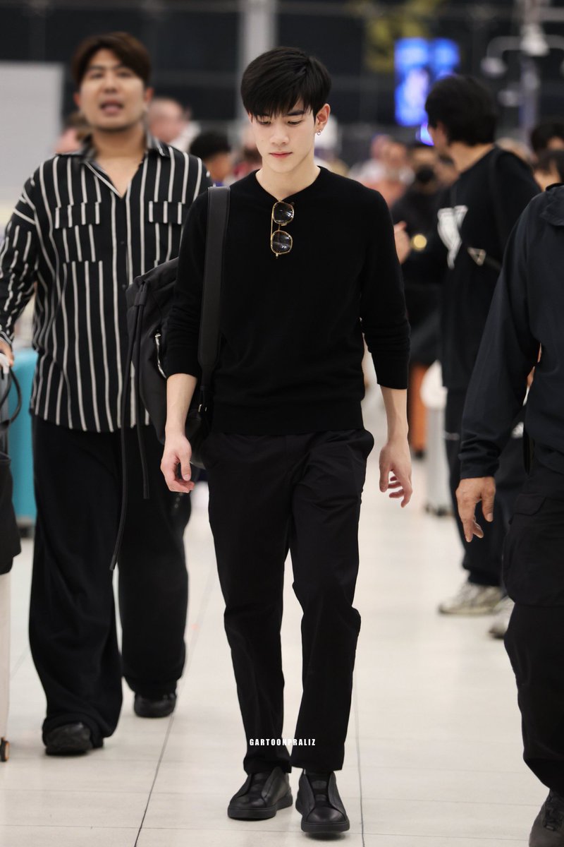 archiveyni's tweet image. airport looks #FourthCheckFourthCheck