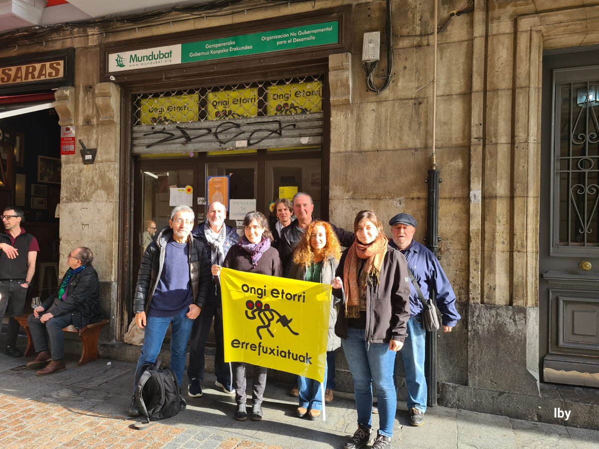 Eskerrik asko Lorraine eta Marion de Lesvos Legal Center AMKEri Bilbon egin berri den topaketagatik eta Lesvosen egiten duten lanaren eta migratzaileen egoeraren berri emateagatik.
legalcentrelesvos.org