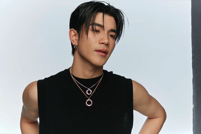 g4snara's tweet image. my absolute favourite fourth look EVER. he looked so unreal, jewelry brands really should get him on at their BA are we seeing him!!!!

#FourthCheckFourthCheck
#Fourthnattawat #โฟร์ทณัฐวรรธน์