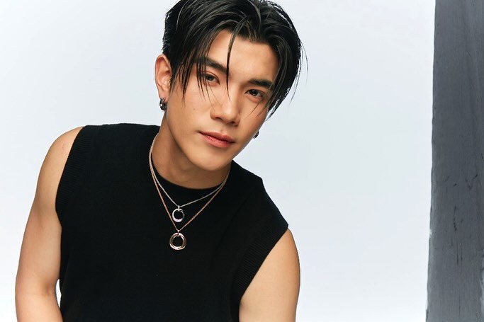 g4snara's tweet image. my absolute favourite fourth look EVER. he looked so unreal, jewelry brands really should get him on at their BA are we seeing him!!!!

#FourthCheckFourthCheck
#Fourthnattawat #โฟร์ทณัฐวรรธน์