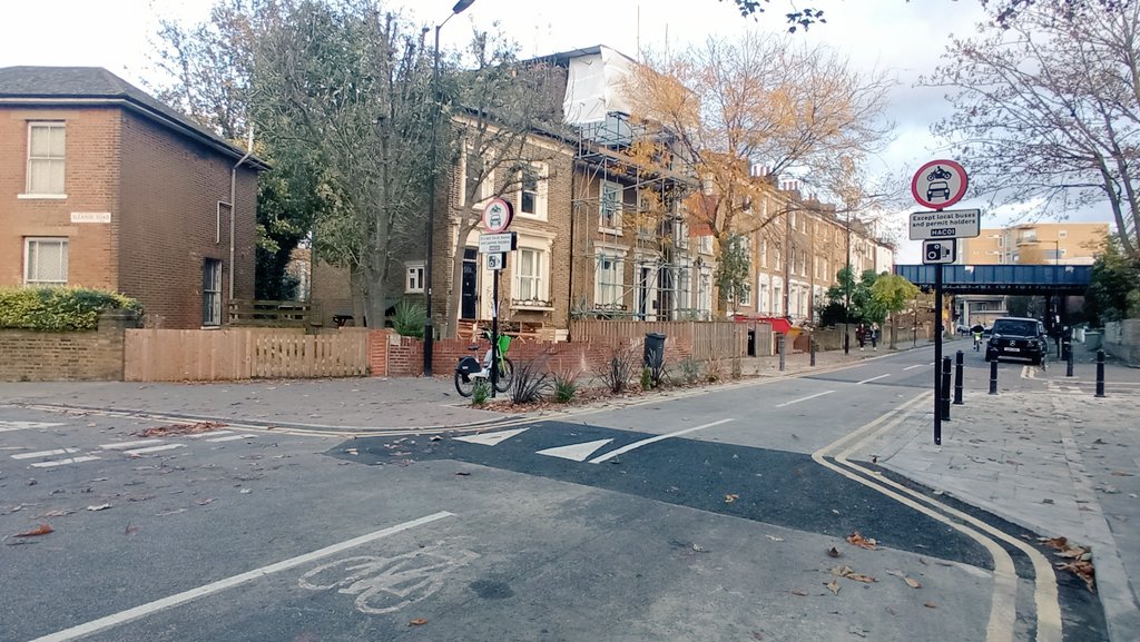 MacLondon tweet media