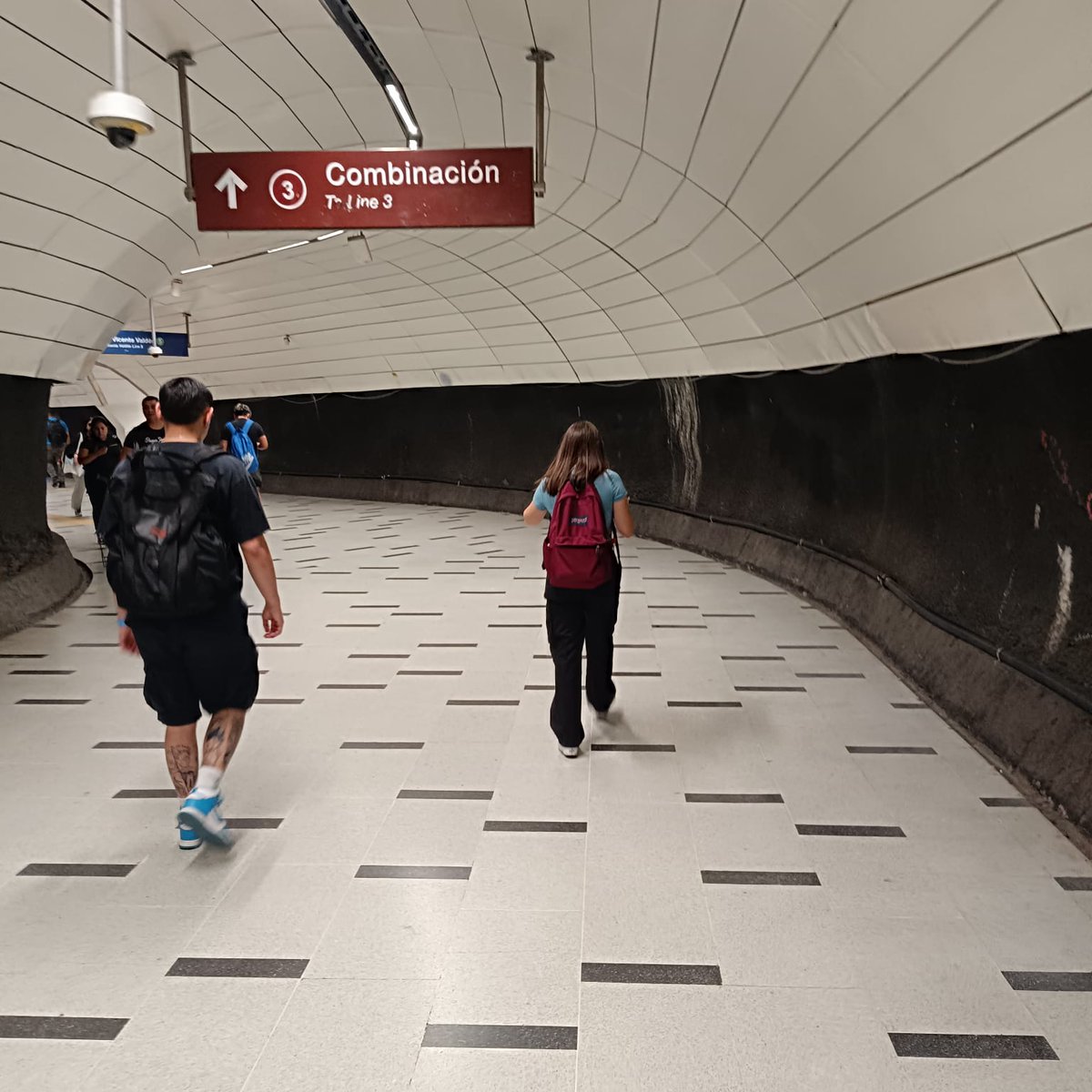 Metro de Santiago tweet media
