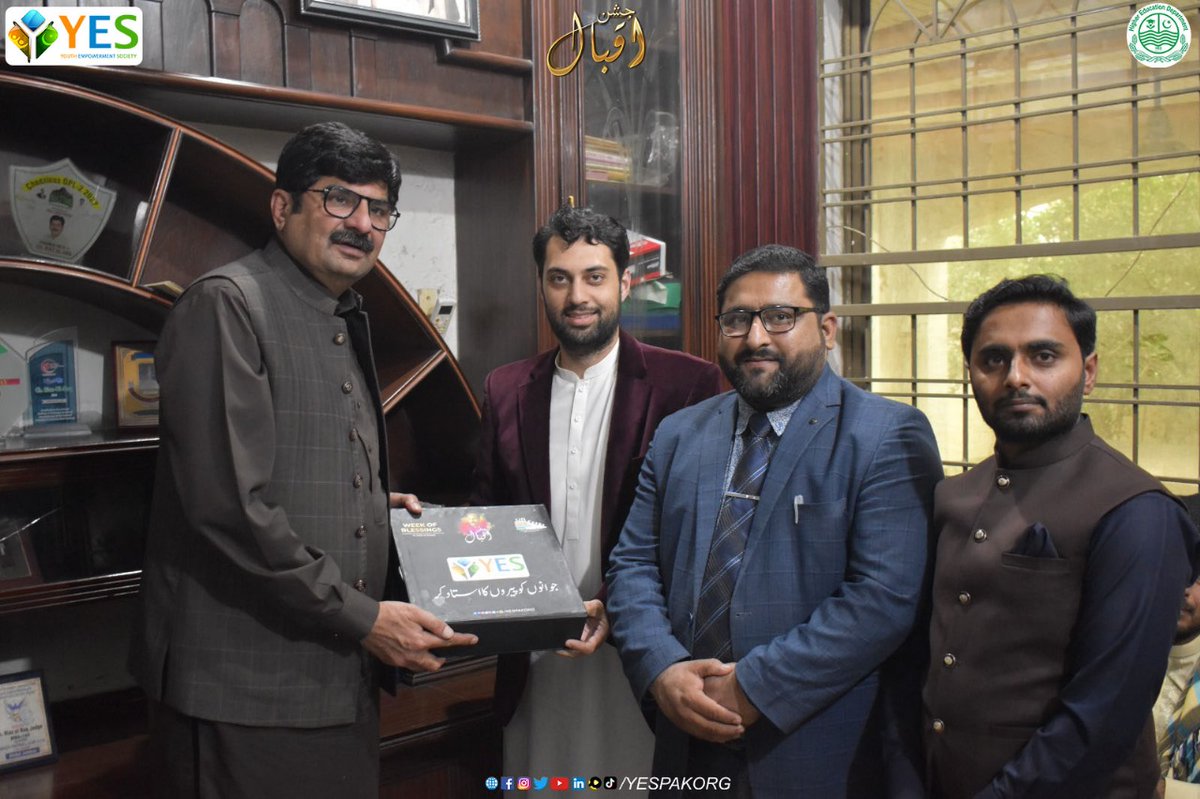 yespakorg's tweet photo. Exciting times at YES🍃

President Mr. Irfan Butt &amp;  the Main Teamof Jashn-e-Iqbal had a fruitful meeting in Okara with Ch. Riaz ul Haq, Member of the National Assembly of Pakistan💫
They discussed the vision &amp; plans for Jashn-e-Iqbal✨

#jashneiqbal #iqbal #trending https://t.co/iA6jYhtgcL