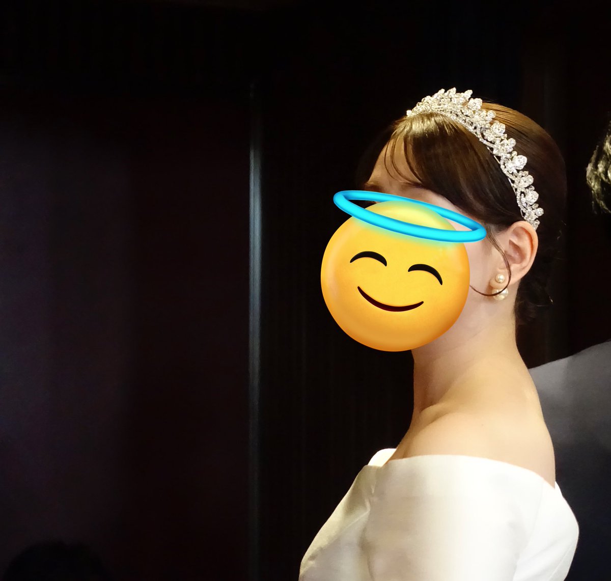 gura296's tweet photo. 念願の帝劇ウェディングフォト完🫡💯
ドレスはハツコエンドウのTiara。ティアラはIvory&amp;CoのAlexandra👑

世界一好きな演目の節目の年にこんな素敵な機会をいただけるなんて幸せだ〜〜🥲SHOCK推しの写真ももちろん撮影💃 https://t.co/3mvIpOZu6y