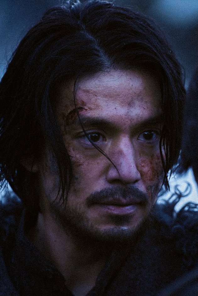 Am so curious about what's happening here. His eyes r quite watery. He looks angry and sad and shocked and  asking for trust and  also looks like he's about to sacrifice himself 😩 lookin so intense.  can't wait for this movie #leedongwook