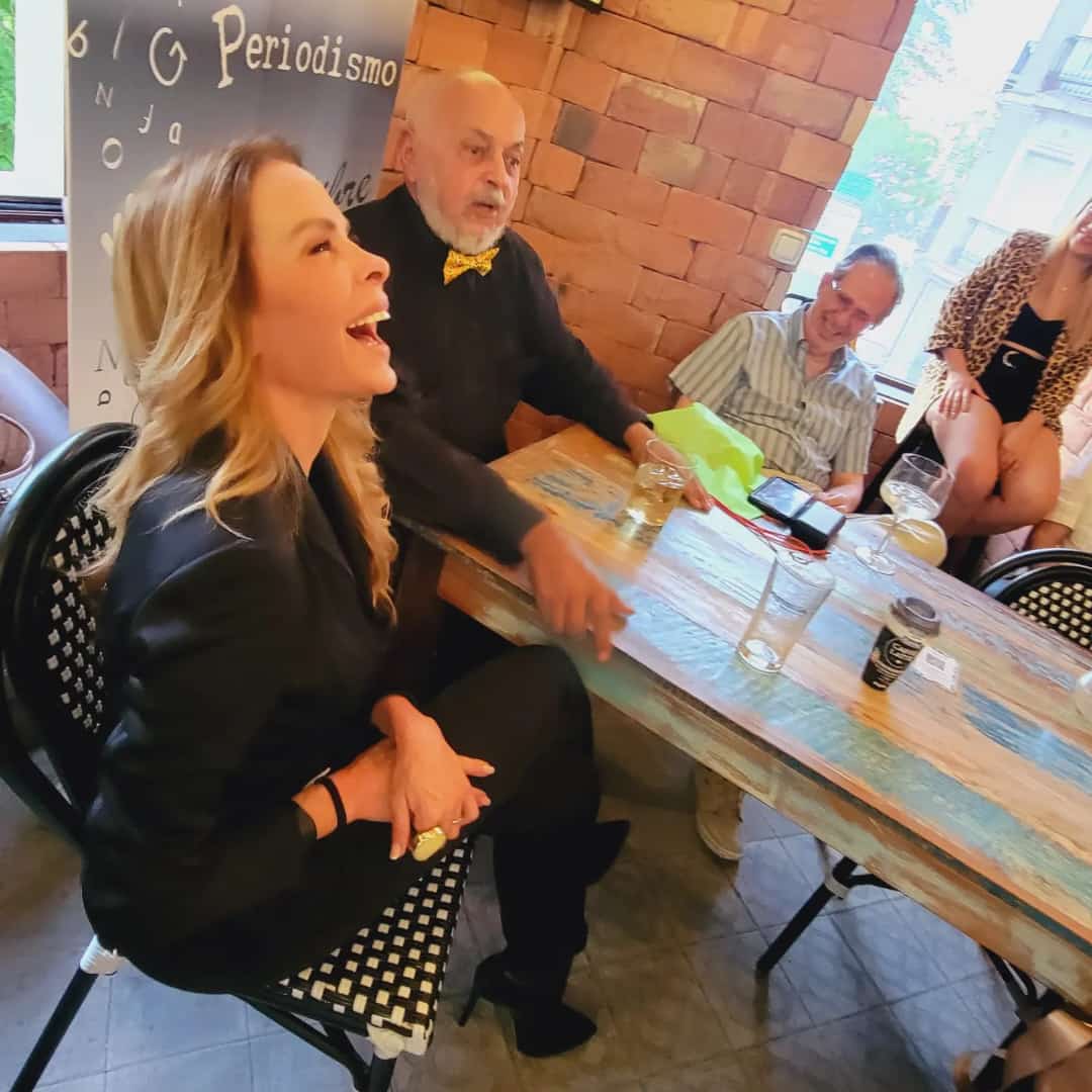 No se pierdan este articulo del querido <a href="/ClaudioNazoa/">Claudio Nazoa</a> Gracias Claudio por hacernos reir y sonreir❤️❤️👏🏻👏🏻 
<a href="/RLOZINSKI/">ROMAN LOZINSKI</a> <a href="/MDelgadoEstevez/">Miguel Efren Delgado</a> y yo somos unas doñas de El Cafetal bitlysdowssl-aws.com/opinion/roman-… vía <a href="/ElNacionalWeb/">El Nacional</a>

#humoristasvenezolanos
<a href="/uncafeconshia/">Un Café con Shia</a>