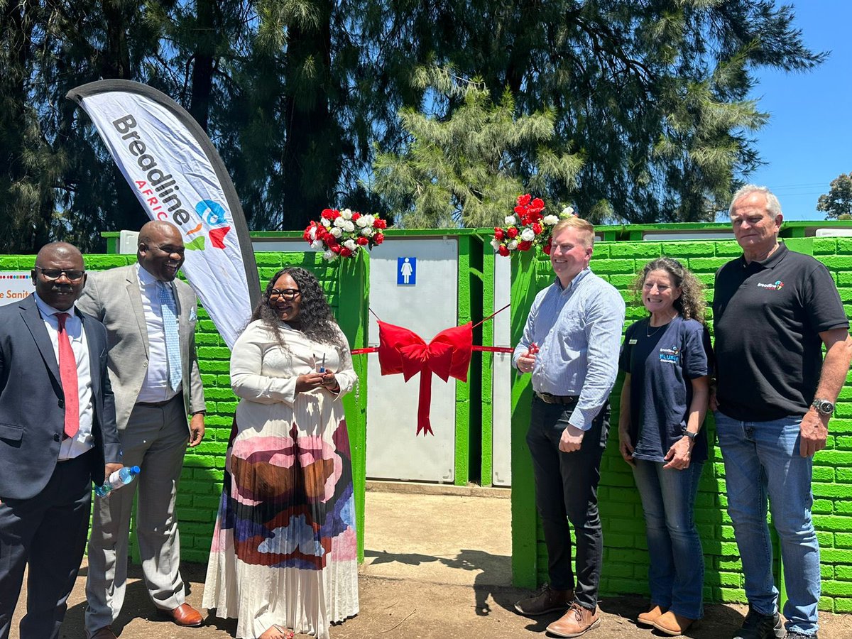 DeanMacpherson's tweet photo. This morning, I joined Basic Education Minister @Siviwe_G to unveil new toilets constructed by @BreadlineAfrica at Deda Primary School in Ozwathini, KwaZulu-Natal. These facilities replace the two previous pit toilets at the school. 🤝

As the Government of National Unity, we are committed to eradicating pit toilets in schools nationwide, and by working with the private sector, we are confident we can achieve this goal.

As the Department of Public Works and Infrastructure, we will be sharing our expertise to assist Minister Gwarube in eliminating pit toilets in schools. By working together, we are building a better South Africa. 💛🇿🇦#LetsBuildSA