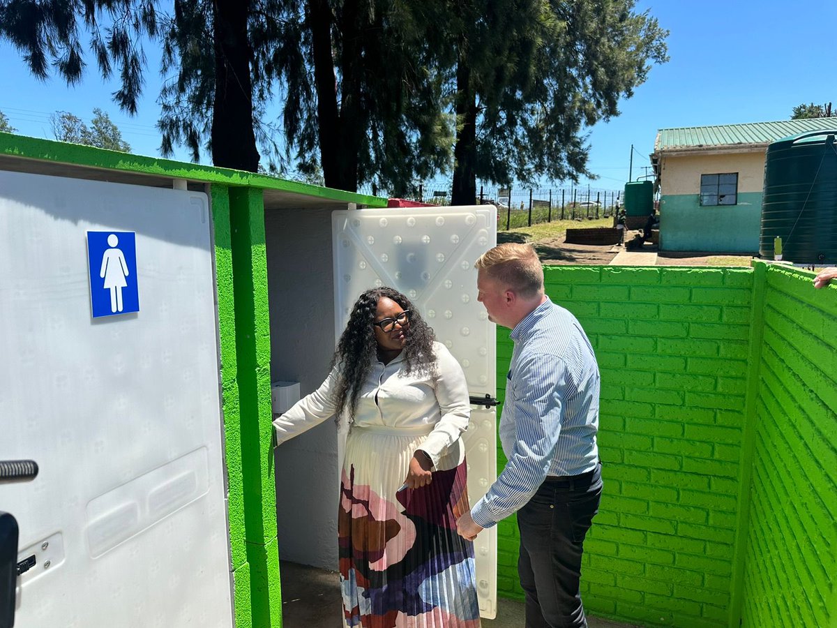 DeanMacpherson's tweet photo. This morning, I joined Basic Education Minister @Siviwe_G to unveil new toilets constructed by @BreadlineAfrica at Deda Primary School in Ozwathini, KwaZulu-Natal. These facilities replace the two previous pit toilets at the school. 🤝

As the Government of National Unity, we are committed to eradicating pit toilets in schools nationwide, and by working with the private sector, we are confident we can achieve this goal.

As the Department of Public Works and Infrastructure, we will be sharing our expertise to assist Minister Gwarube in eliminating pit toilets in schools. By working together, we are building a better South Africa. 💛🇿🇦#LetsBuildSA