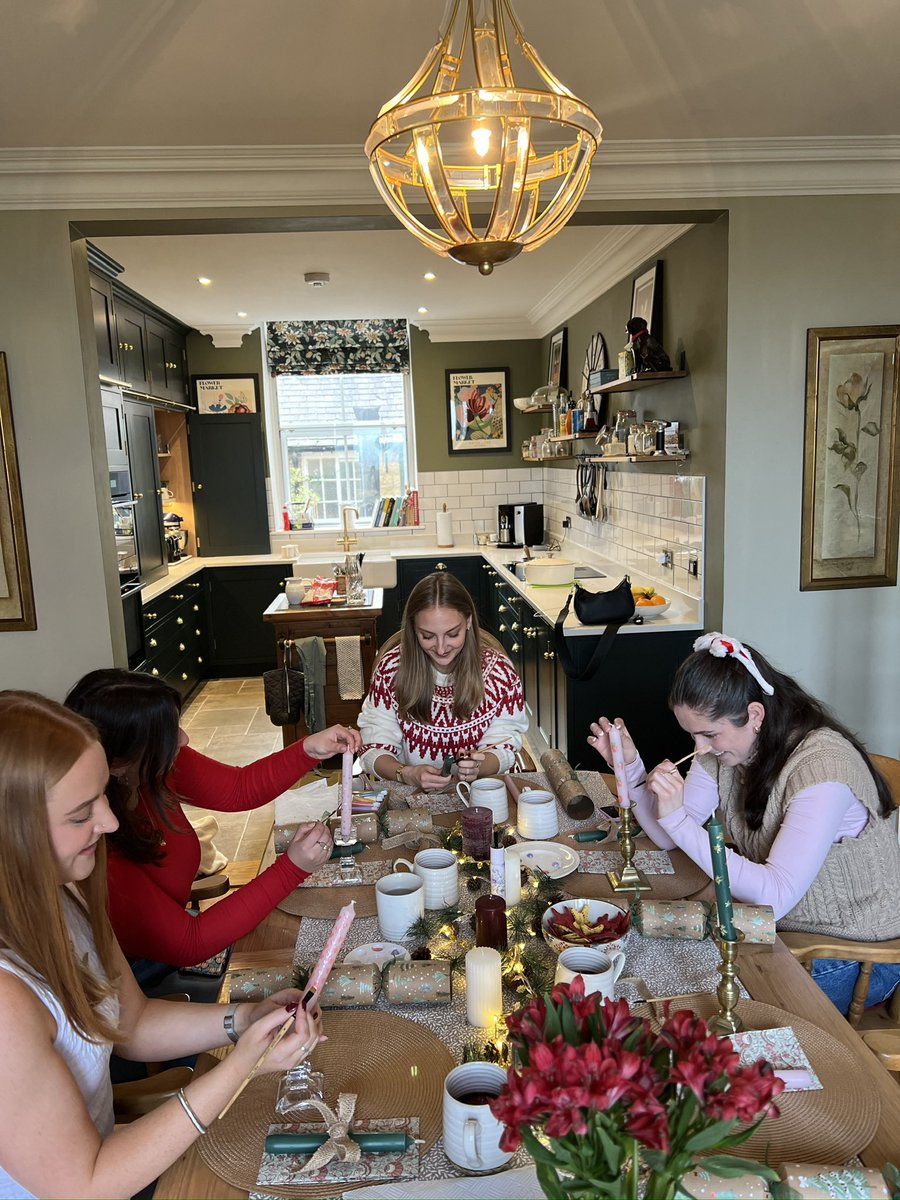 Freya Cox tweet media