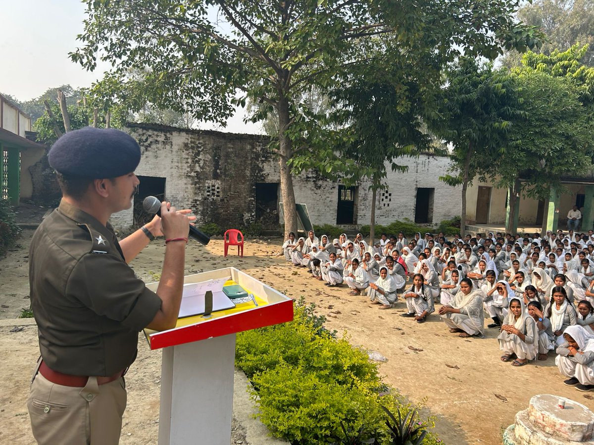 psdudhara's tweet photo. @psdudhara आज दिनाक 18-11-24 थाना प्रभारी दुधारा प्रशिक्षु पुलिस उपाधीक्षक श्री प्रियम राजशेखर पांडेय  के द्वारा  A H  Agri inter college  दुघारा  में महिला शक्तिकरण व यातायात नियमों के बारे में बच्चो को जागरूक किया गया । https://t.co/A5dzTDEG0U