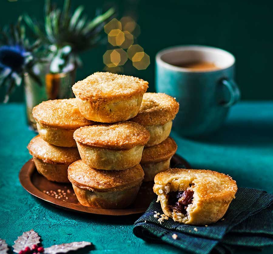 rentaquill's tweet photo. November 18th. Carol singers at the Post Office. 🤦♀️
Big shoutout then, to everyone who's already trialling supermarkets' mince pies for mouthfeel and moistness over the next few weeks.
#Pierates @icod https://t.co/7phOJuQ3xM