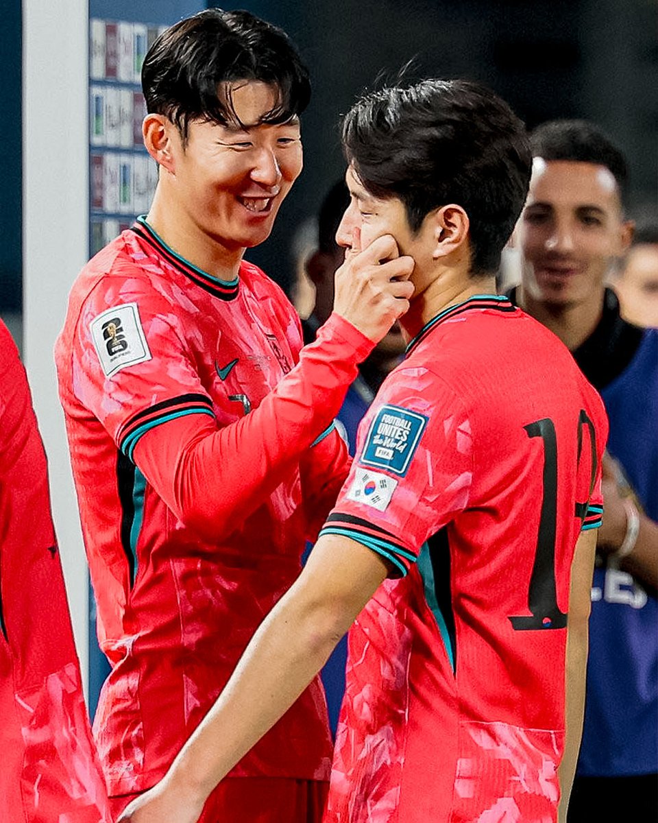Ligue1_ENG's tweet photo. Everyone loves Lee Kang-In 🇰🇷🥰 https://t.co/Cvv65gPu7C