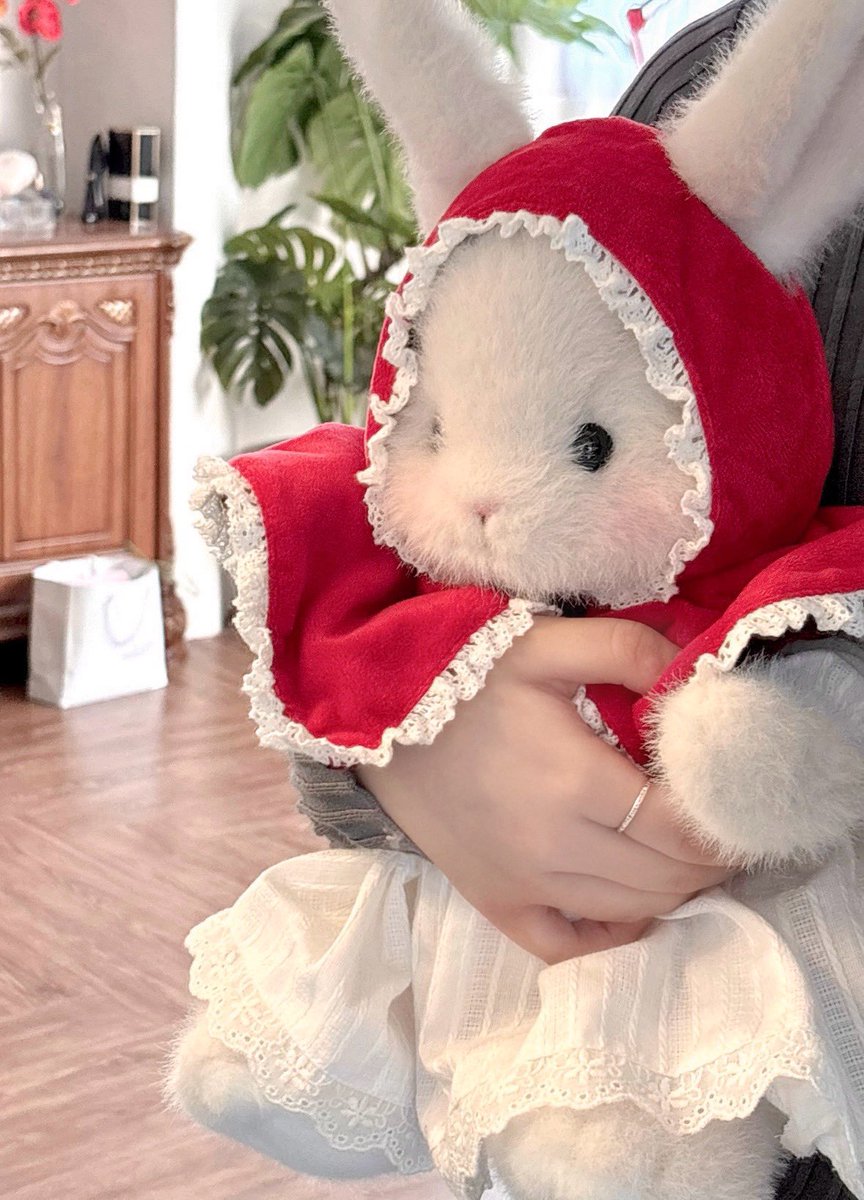 mood_swiing's tweet photo. #RT이벤트 #광고
🐰RT + 드림라피(@dreamlapy )를 팔로해주신 5분께 하티 키링, 2025 굿즈 세트를 보내드려요

🐰태디래빗 하티 인형🐰

여러분 드림라피에서 크리스마스를 맞아 한정판으로 출시한 토끼인형 알고 계시나요⁉️펀딩 마감까지 딱 4일•• 살면서 본 토끼 인형 중에 제일 사랑스러워🥹💗 https://t.co/wcmOttPQYw