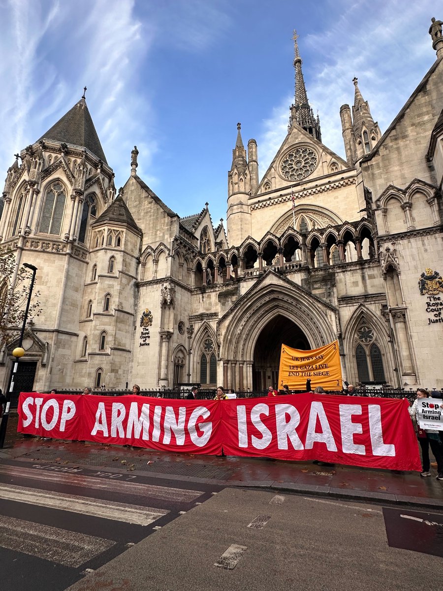 We're at the High Court today for the legal challenge against the UK gov’s ongoing arms transfers to Israel.

Since 7 Oct 2023 they’ve issued 108 arms licenses to Israel, incl parts for the F-35s - violating their own rules…

As crimes by Israeli forces in Gaza continue, the UK