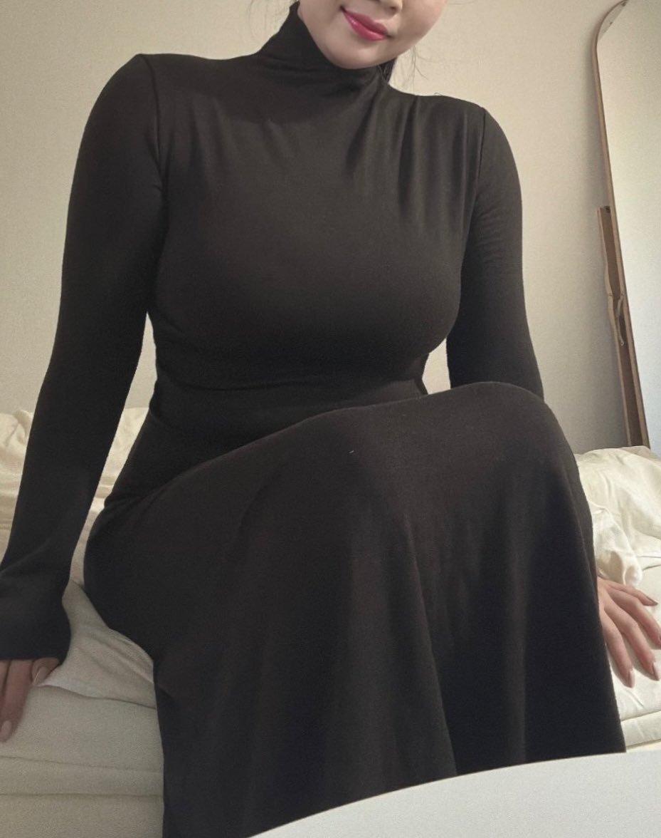 풍만한 가슴과 아내의 미소는 제것만이 아닌가 봅니다
#섹트 #네토부부 #네토 #아내 #부부 #미시