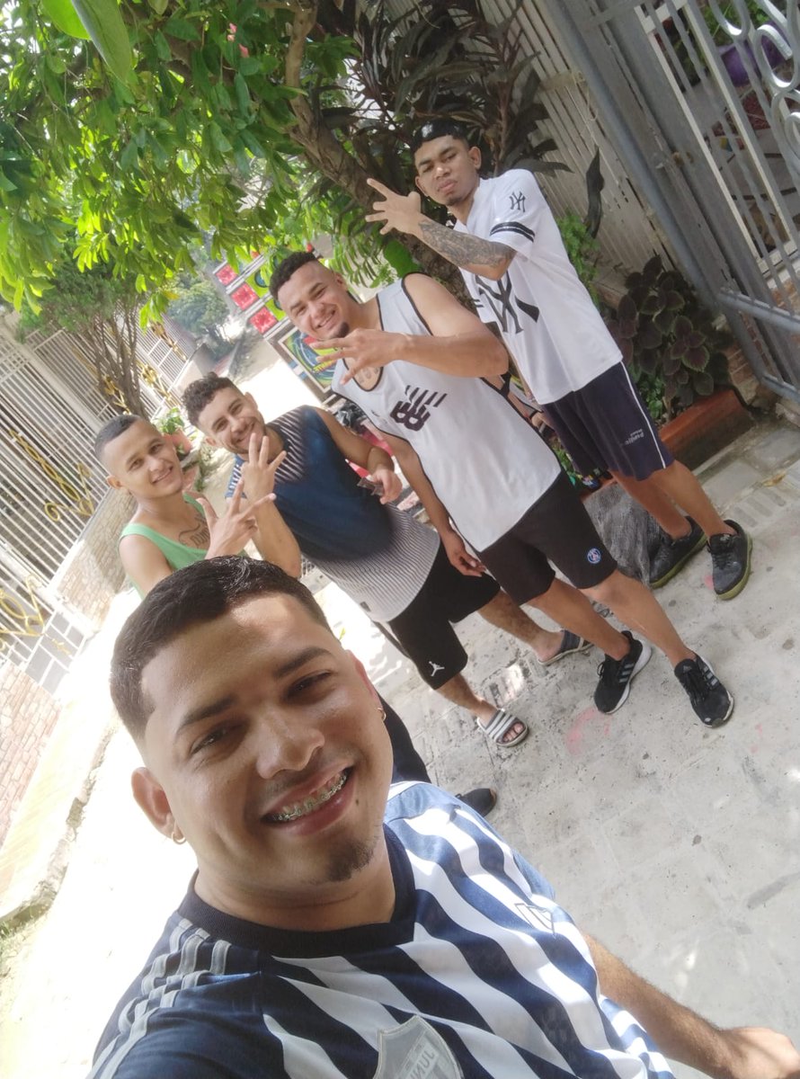 AdrianM_1924's tweet photo. Se pasó bien en la integración del parche RENACER 🇮🇩✊ https://t.co/LxomO9DNfG