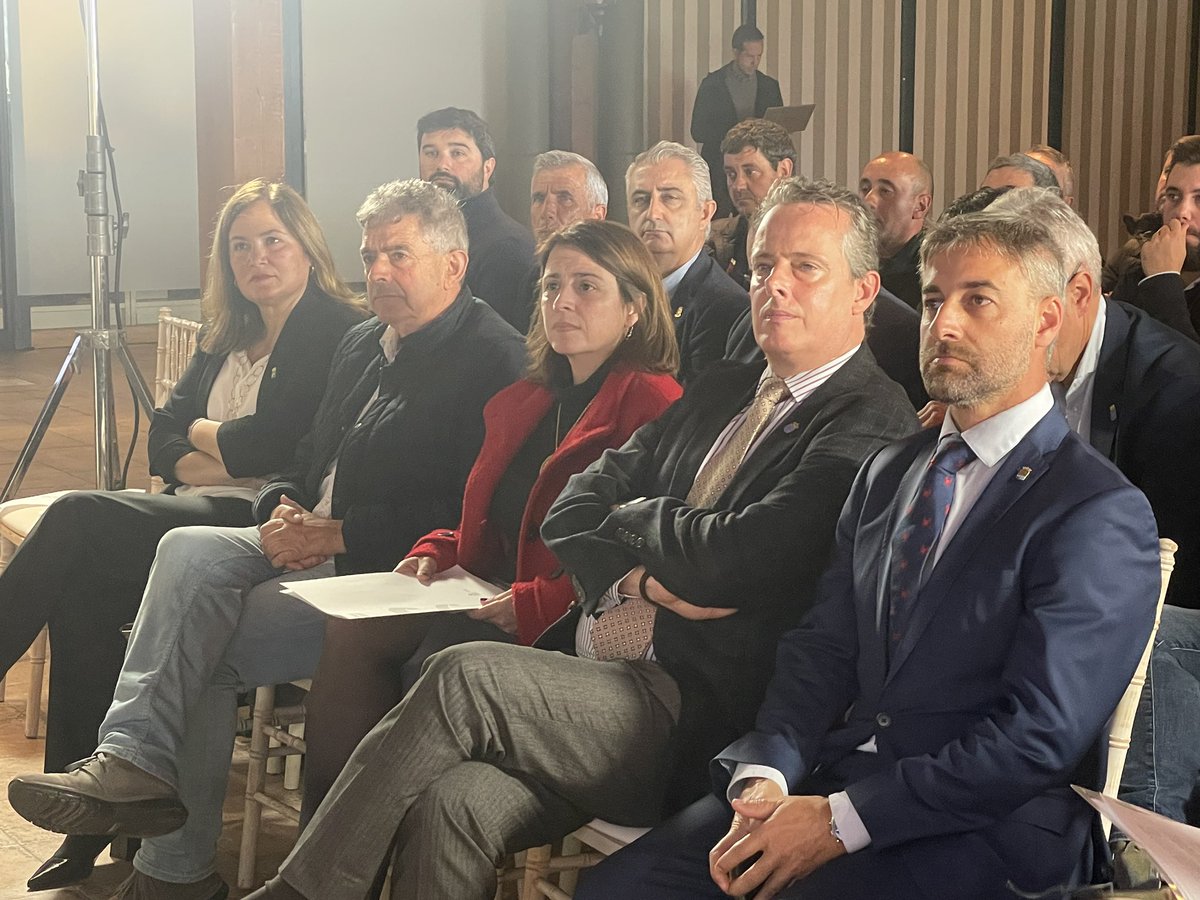 ✅ El titular de <a href="/MRuralAsturias/">Consejería Medio Rural y Política Agraria</a>, <a href="/Marcelotineo/">MARCELINO MARCOS</a>, inauguró en #Cabranes la jornada celebrada con motivo de la firma de los convenios del Programa #Leader y del Fondo Europeo Marítimo, de Pesca y Agricultura #Fempa con los grupos de desarrollo rural

<a href="/readerasturias/">READER (RED ASTURIANA DE DESARROLLO RURAL)</a> <a href="/GobAsturias/">Principado de Asturias</a>