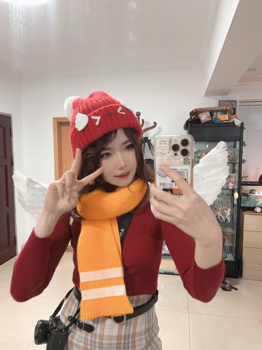 全身照( ^ ^ )/□
（3天後新的鞋子就製作完成了！終於可以拍Undercover Skye了！）

#Fortnite  
#FortniteRemix 
#Skye
#FortniteCosplay