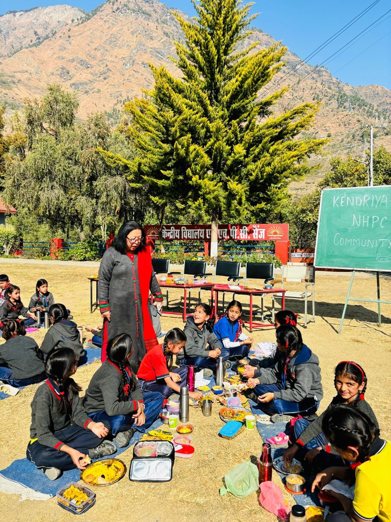 kvnhpcsainj's tweet photo. “Building bonds over bites – a joyful community lunch with our primary stars!”
@KVS_HQ @KvsroG https://t.co/QFxXVVCV9m