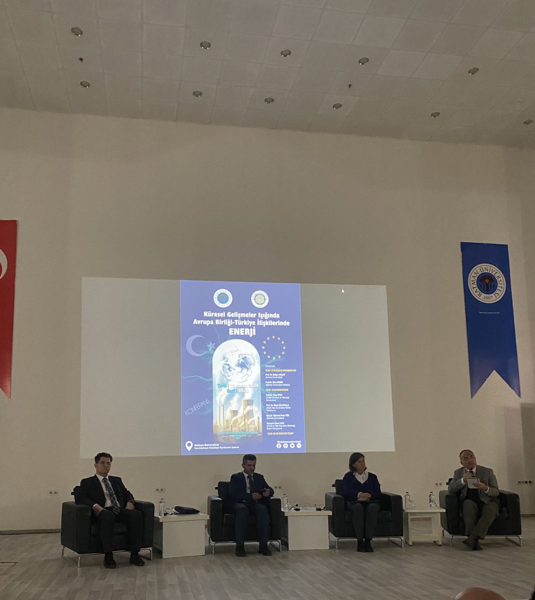 spebatman's tweet photo. SPE Batman olarak 18 kasım’da gerçekleşen Türkiye ilişkilerinde ENERJİ konferansına katılıp 
Sayın Prof.Dr. Pinar Ipek, Prof. Dr. Mitat Çelikpala ,  Doç.Dr. Dr. Mehmet Rida TUR   ve Hüseyin Caner Can Beyi dinleme fırsatında bulunduk https://t.co/v2rpS9t87u