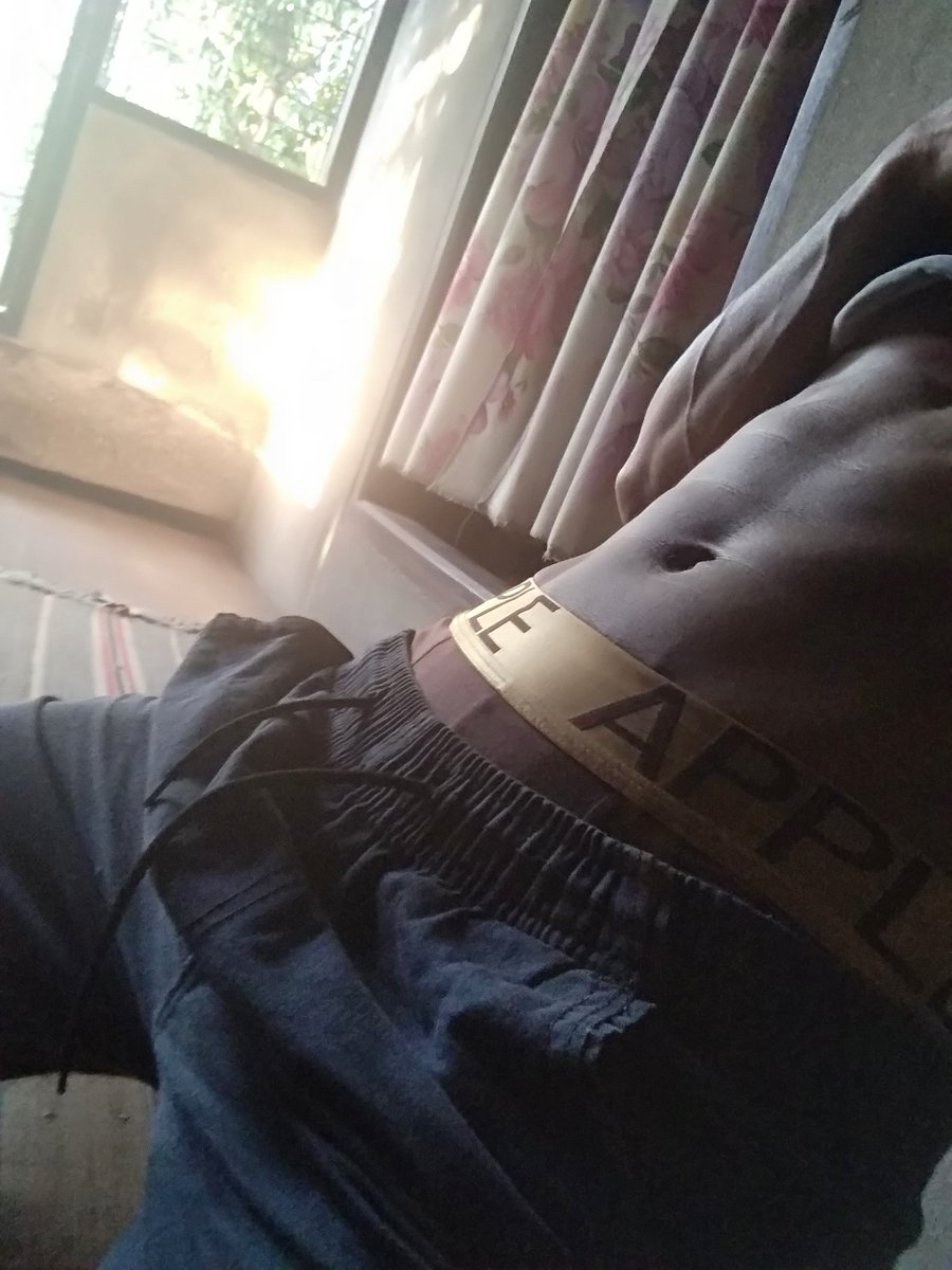 thithart's tweet image. ပြဲးသြားဖို အေဖာ္တစ္ေယာက္ေလာက္