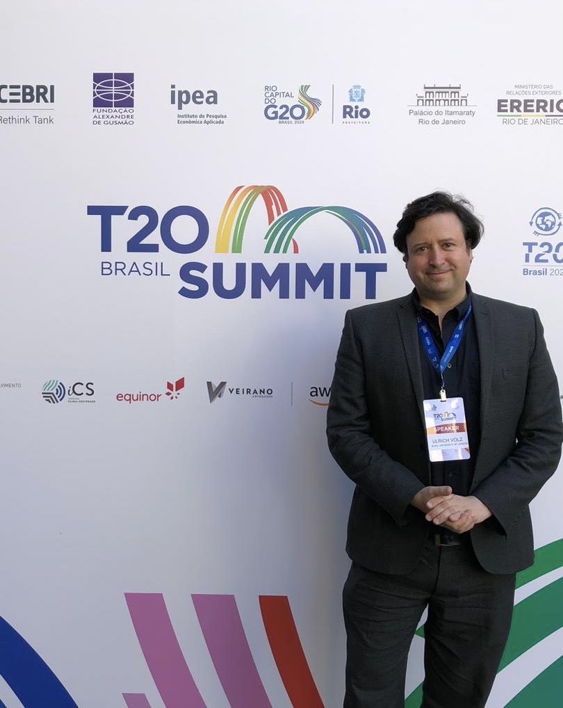 🌍 <a href="/SOAS/">SOAS University of London</a> #Economics Professor <a href="/UliVolz/">Uli Volz</a> delivers a 🎤Keynote Speech with recommendations for addressing the #sovereigndebt crisis 📉 in the #GlobalSouth 🌍 at the #T20Summit in Rio de Janeiro 🇧🇷

🔗 Read the news ⬇️
tinyurl.com/yu4ahwpn