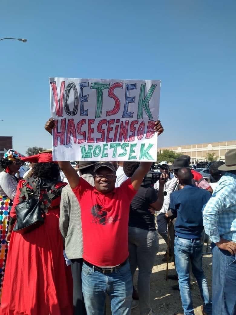 African (@ali_naka) on Twitter photo Dear <a href="/HennySeibeb/">henny hendly seibeb</a> is that you in that picture? How much did they pay you to betray the landless people of Namibia Dear <a href="/HennySeibeb/">henny hendly seibeb</a> is that you in that picture? How much did they pay you to betray the landless people of Namibia