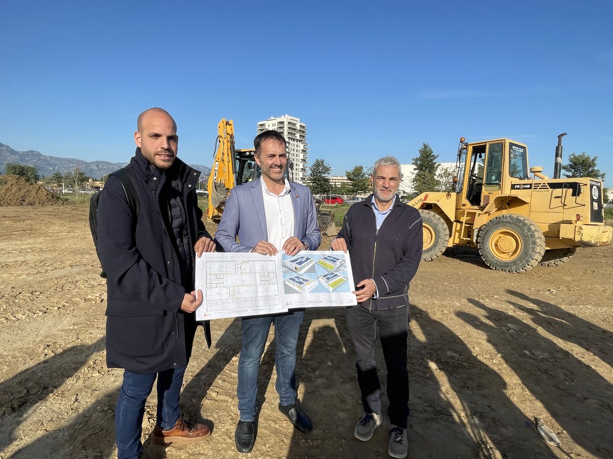 URBANISME | 🚧L'Ajuntament comença la construcció de les dues  llars d'infants municipals

☑Les obres de les llars de Ferreries i el Temple, finançades amb fons europeus, s'executen de manera simultània

👶👧148 places de 0 a 3 anys

📲Més informació www2.tortosa.cat/noticies/notic…