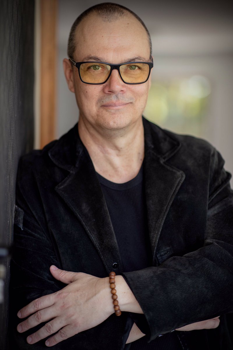 😁 A devilishly handsome new headshot, taken by the fantastically talented Carrie McLeod Photography! 📸

🎭 #DonovanStender
#Acting #ActorsLife #BTS 
🎥 DonovanStender.com 🎬