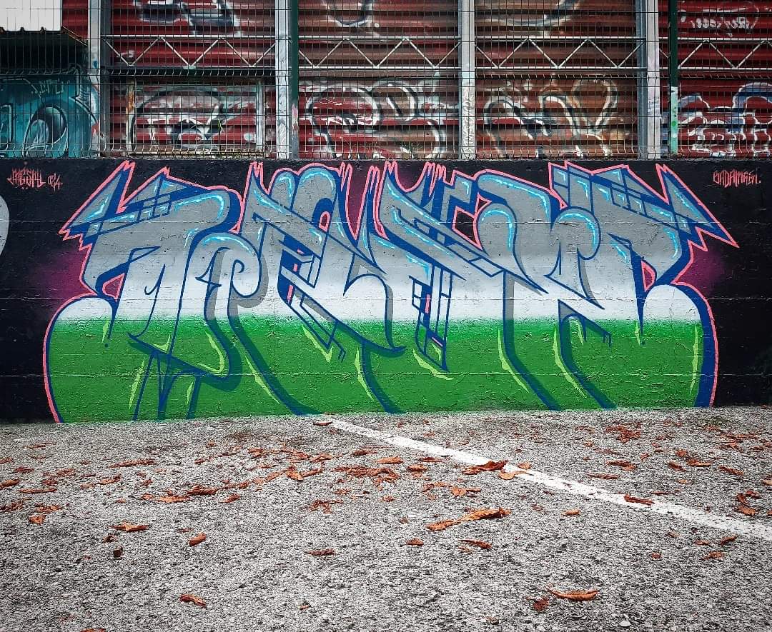 elly_flygirl's tweet image. ..MezzThrowupZo24Badamagi.. ☆HallOfFameCampNouCaj♡
RioCaLeSqUaDskzHdm7790MCs.. 
#graffitilifestyle #graffitiart #mtn94 #halloffame #aerosolartists #spraypaintingart #hiphopattitude #keepitwild #throwupstiker #cagli #viaggionellemarche