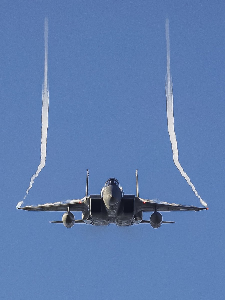 kup_0112's tweet photo. ファインダー越しにロックオンされているかのような緊迫感を味わえる飛実の機動飛行
#岐阜基地航空祭 https://t.co/4MTjAPn8iy