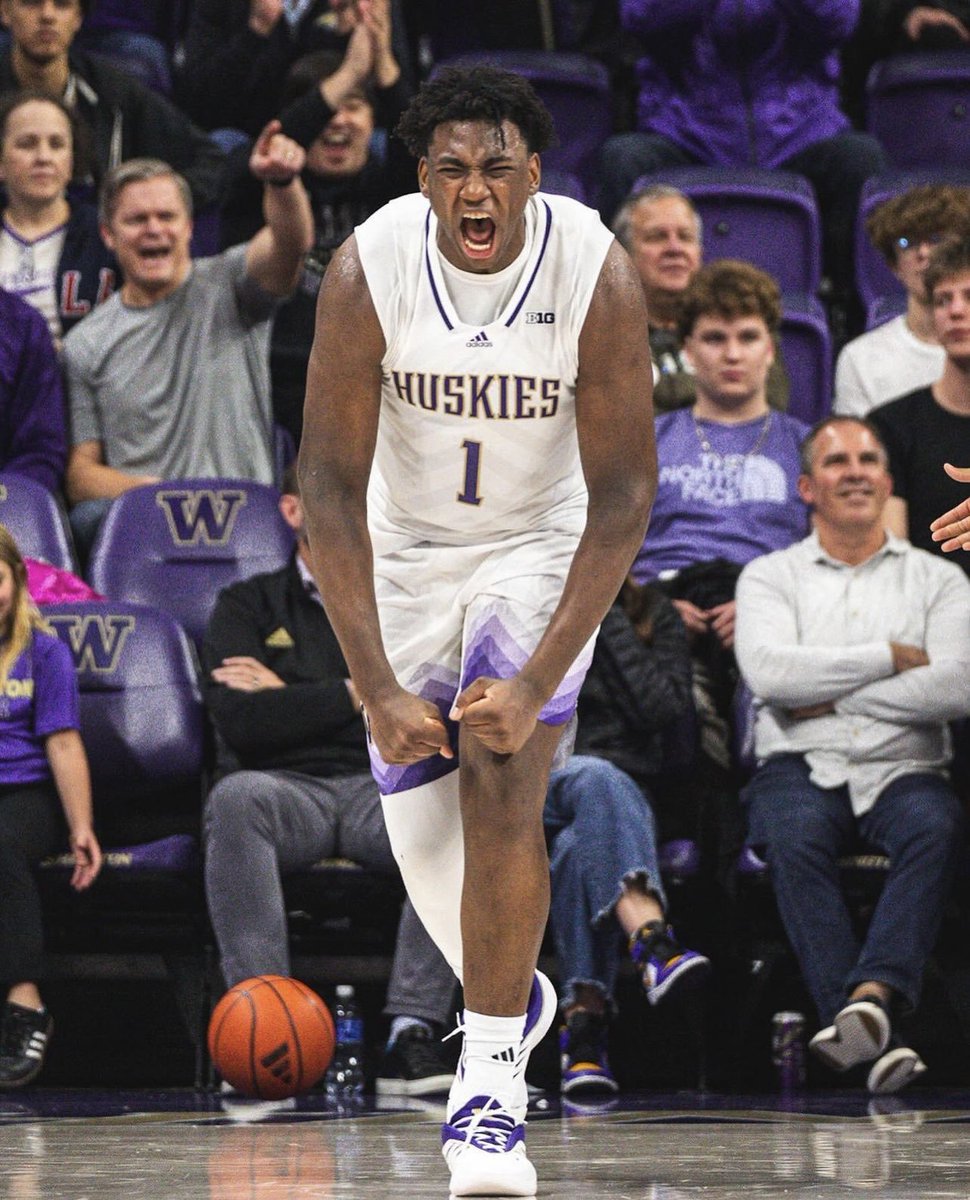 "El Gran Oso de Tudela" ha hecho 23+18 en NCAA anoche. A un alto nivel y con margen de mejora.

Es muy importante que este verano se decante por jugar con 🇪🇸 porque si no juega con nuestra selección podrá ir con 🇬🇧.  

Más que nada porque nuestro baloncesto no produce jugadores