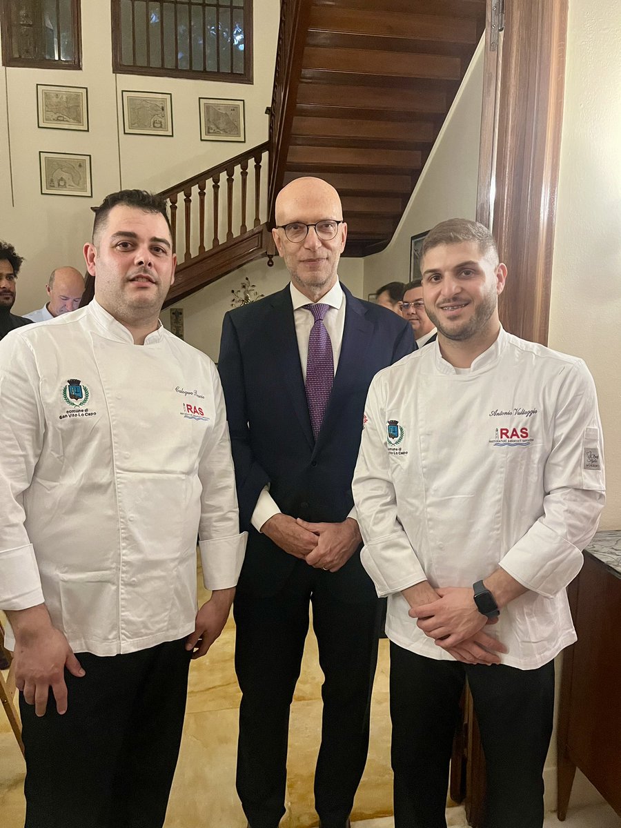 ItalyinAlgeria's tweet photo. 📣 Al via ieri sera la Settimana della cucina italiana nel mondo #SCIM24 con una cena di apertura presso la Residenza dell’Ambasciatore Cutillo, preparata dagli Chef siciliani Antonio Vultaggio e Calogero Bascio 🍝 https://t.co/Il4GcN8mSo