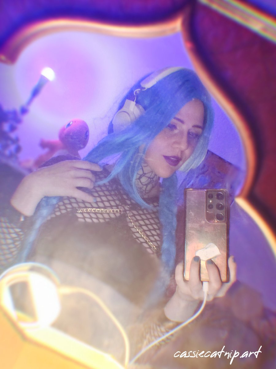 cassiecatnip's tweet image. 🦋☮️💜 #jinx #cassiecatnip