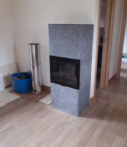 DPMcomercial's tweet photo. Nueva línea de estufas de esteatita #tulikivi Jero. En la imagen la estufa Korpi 14 con una inercia térmica de 6 horas aprox, instalada perfectamente por Estufasdeinercia Edu !!
#esteatita #soapstone #estufasdeinercia #Arquitectura #interiordesign #estufasdepiedra #chimeneas https://t.co/ssgs3l25pc