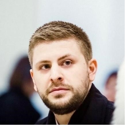 Mattia Viale è uno storico economico e sociale. Le sue ricerche si sono concentrate su temi quali il consumo e la cultura materiale, le disuguaglianze economiche, la mobilità sociale e le dinamiche di genere nel mondo del lavoro tra il XVI e il XVIII secolo.
