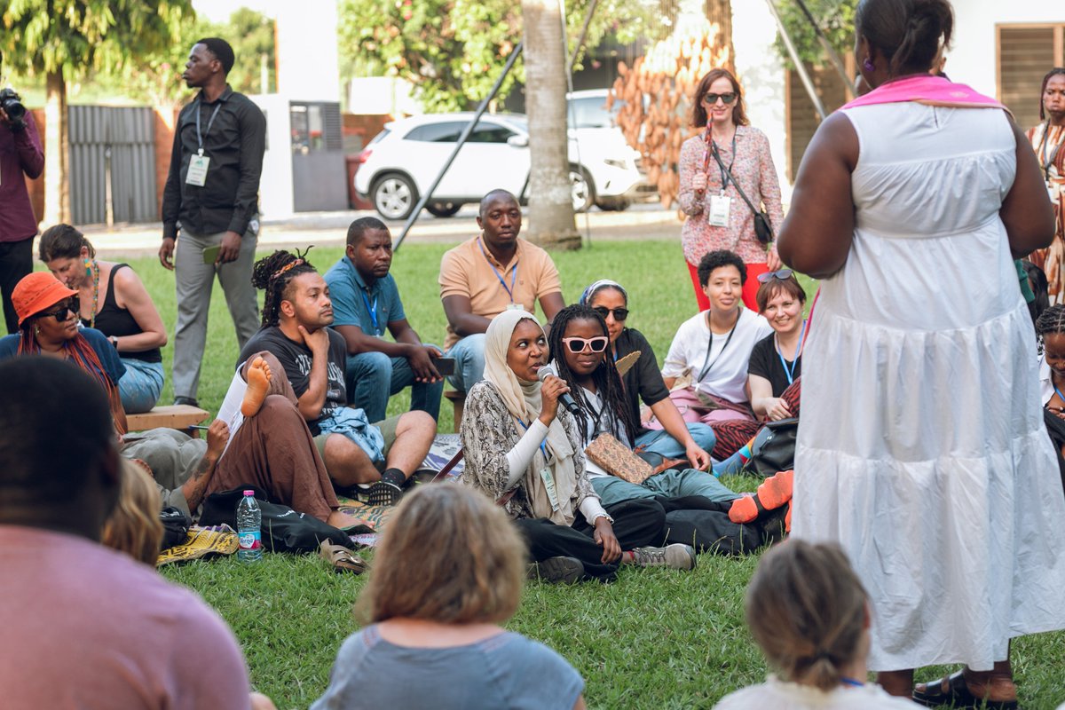 TheMuseumsLab's tweet photo. We continued Day 2 in Accra with a visit to Nubuke Foundation, where the Fellows & colleagues from @InfoNubuke engaged in conversations on topics such as working with communities, funding, fostering collaborations, and the process of selecting artists.
#TheMuseumsLab 2024 https://t.co/2jnwywgOnY