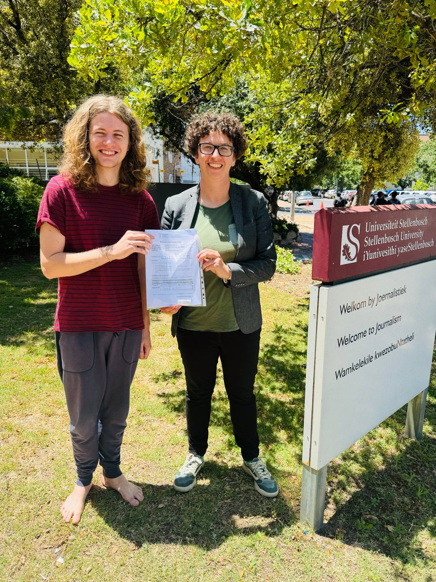 StelliesJourn's tweet image. Another milestone! Marthinus Botes submits his in-depth project to Anneli Groenewald. #InDepthProject 

#FinalSubmissionDay
#stelliesjourn