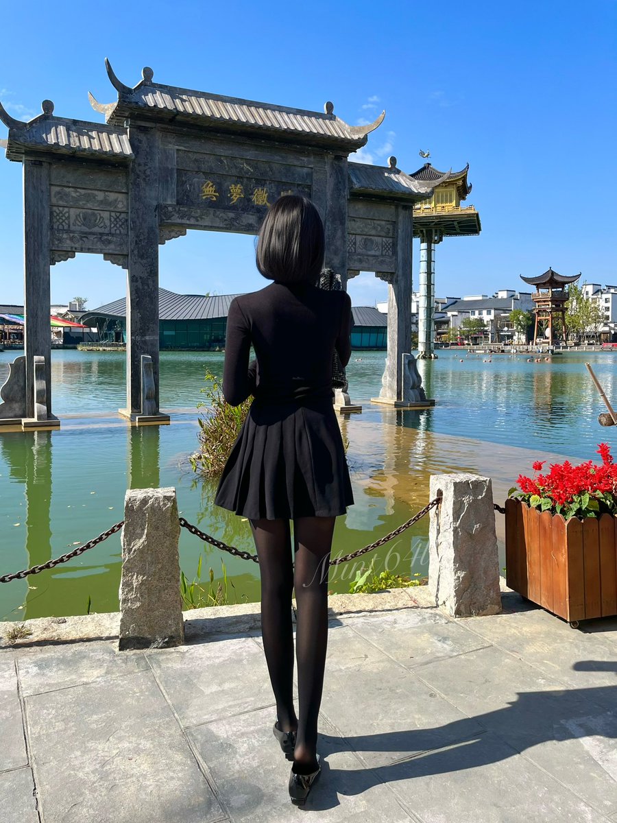 一生痴绝处，无梦到徽州。

涞觅「热恋」80D https://t.co/2hg91Xj2jo