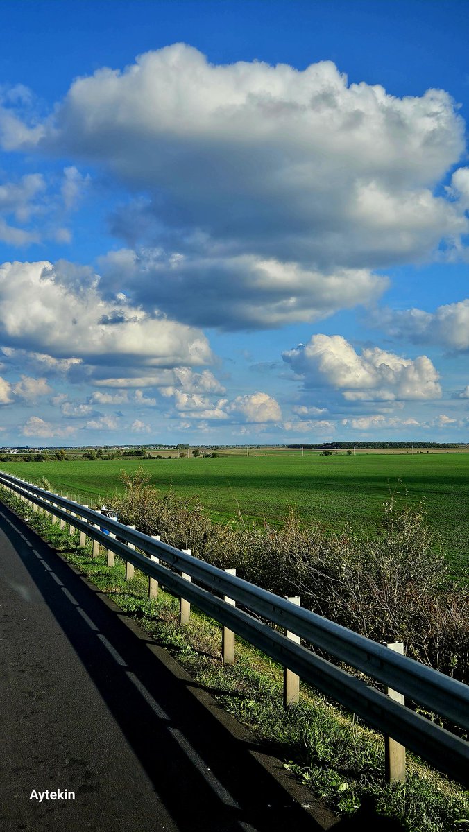 Dünya, gözlerimizin gördüğüyle yetinmemizi sağlayan büyük bir yalandır