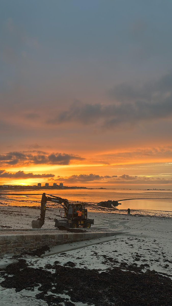 Beautiful sky 😍❤️ Have a great week💛 Reach out if you want support.
#MentalHealthSupport #MentalHealthAwareness #MentalWellness #mentalhealthmatters #anxiety #depression #ptsd #ADHD #Autism #help #Viña2025 #GRAMzLVBET #GalaxyZFlip6 #HariPahlawan #support #world #walk #talk