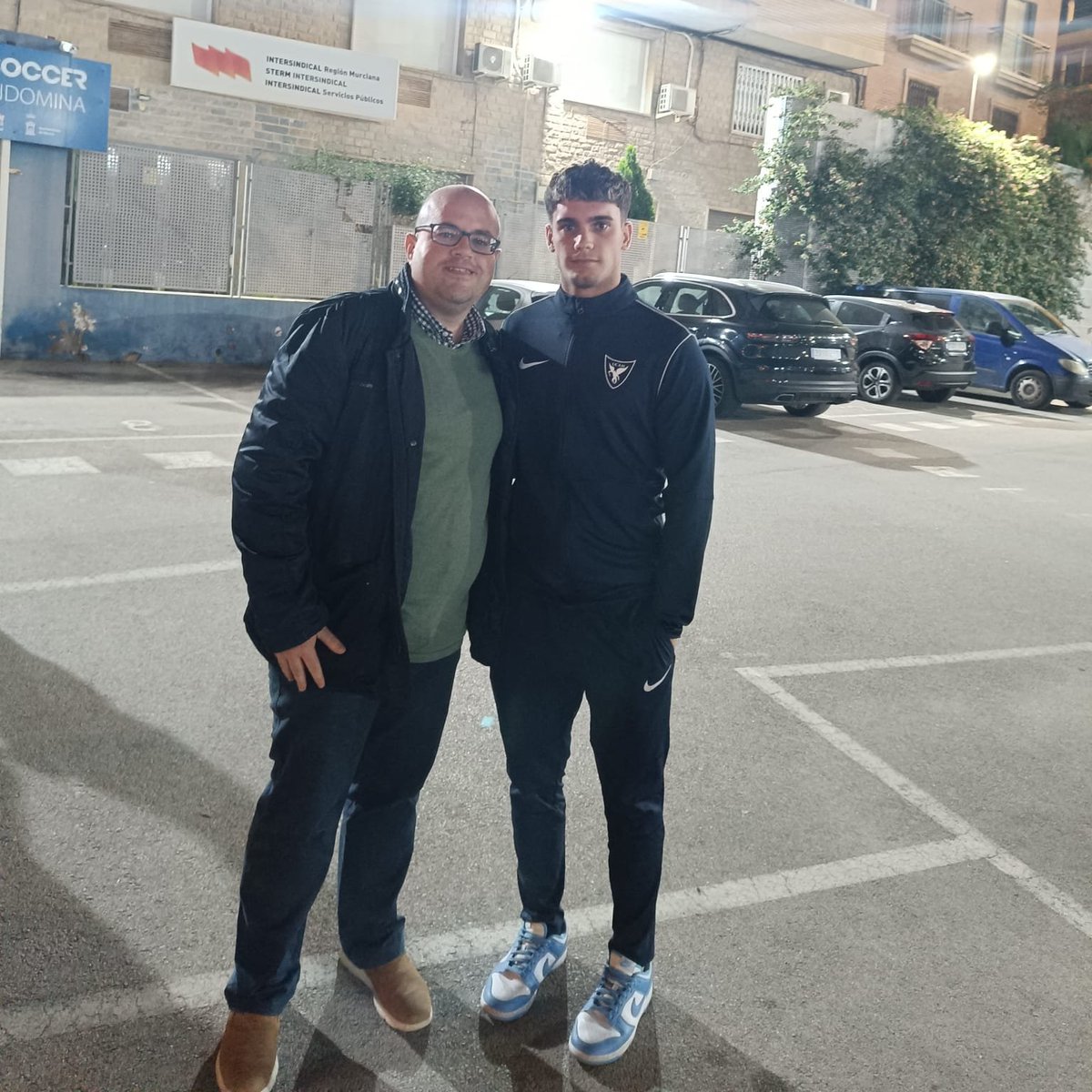 ElevenStars_es's tweet photo. Tras una ruta de 1⃣.1⃣2⃣7⃣ kilómetros, el área de captación completó un nuevo fin de semana en carretera 🛣️. Bernardo Ruiz acompañó a Gonzalo Merlos y @joosemariia__ ⚽️. #Cartagena y #Murcia, nuevas paradas del #ElevenOnTour 🚗🗺️. #SegundaRFEF #TerceraRFEF #LigaNacionalJuvenil https://t.co/g3B2oM10DK