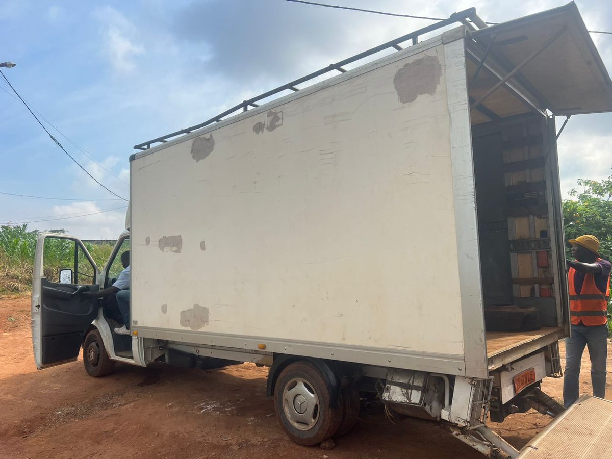 fretchain's tweet photo. 🎉 Thank you for trusting us! This lady chose Fretchain for her move, and we proudly ensured her belongings were transported safely.
👉 Need fast, reliable, and professional moving services? Contact Fretchain today and join our happy clients! 🚛 #MovingDay #Fretchain https://t.co/8qaf7Wgmcj