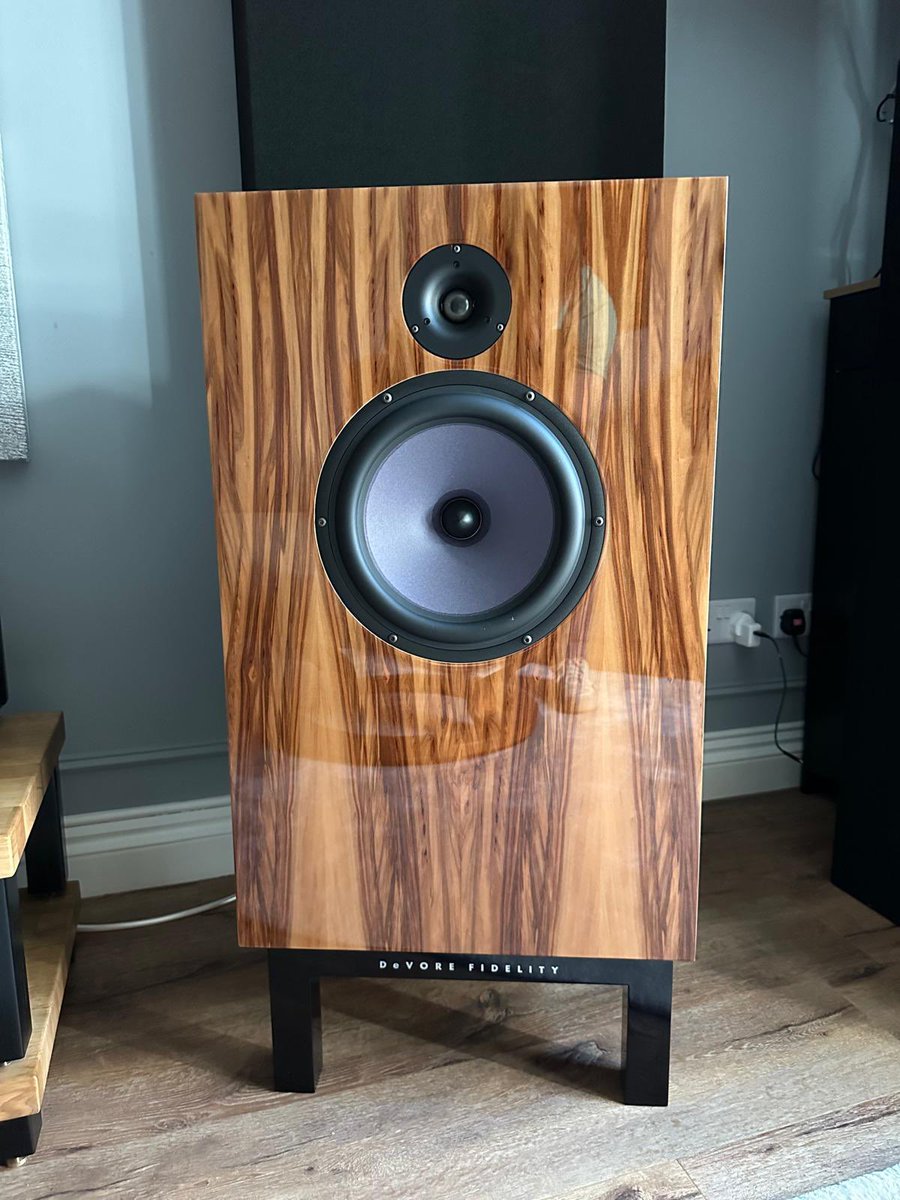 hifilounge's tweet photo. HiFi Lounge was delighted to supply 2 more very happy customers with their DeVore Fidelity O/96 speakers last week.
One pair driven by Nagra and the other by a Western Electric 91E 300B valve amp, both sounding sublime ๐
#devorefidelity #speakers #hifi #audiophile #luxury https://t.co/MzJXyc9qgk