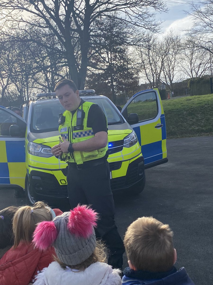 EastWhitbyPA's tweet photo. Police officer Tommy has also come to show us his police van as part of road safety week #eastwhitbypersonaldevelopment #eastwhitbyeyfs https://t.co/D22N96tJD8
