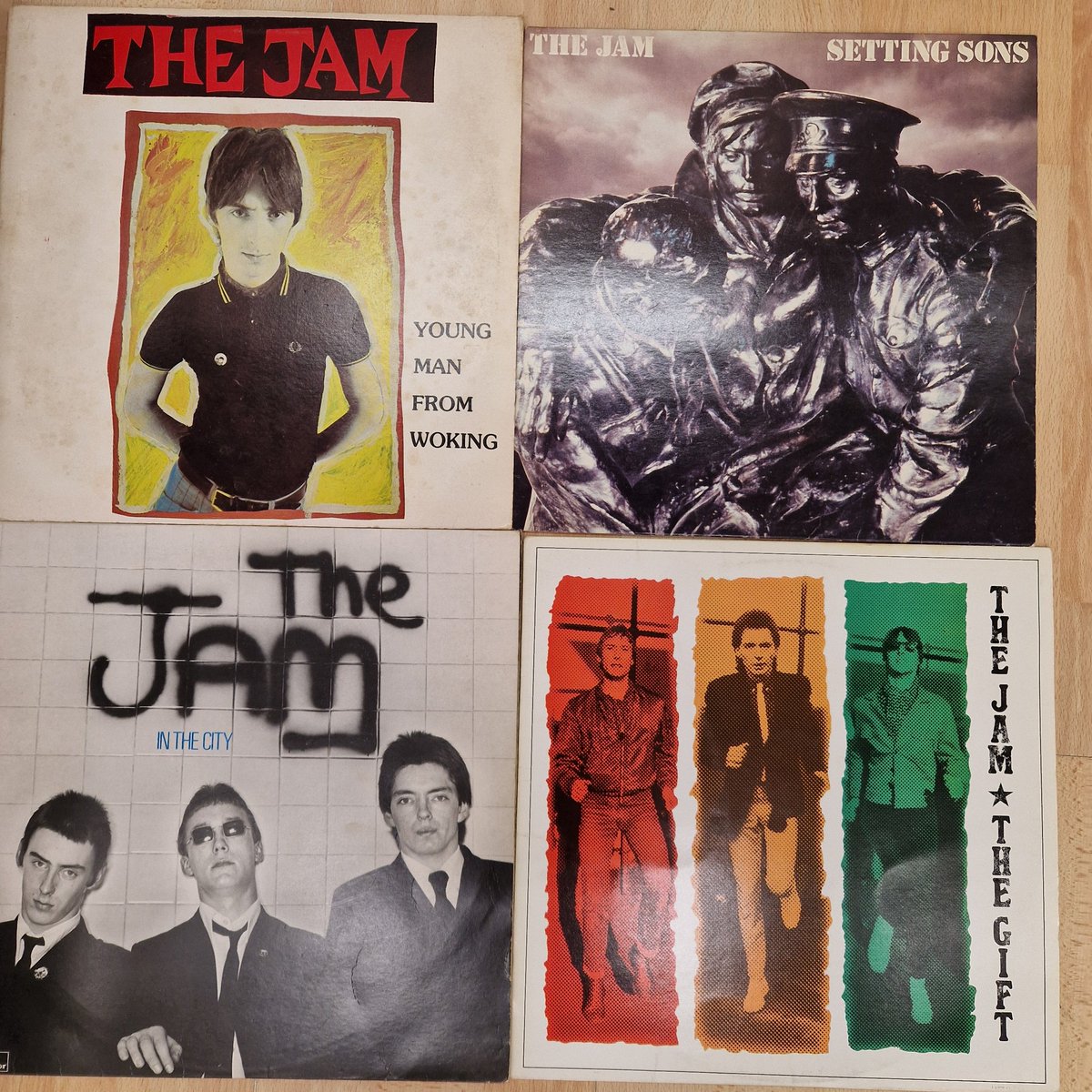 Happy Monday from Too Damn Loud <a href="/LeedsMarkets/">Leeds Markets</a> <a href="/TDL49/">Too Damn Loud@leeds</a> .
Don't have Monday morning blues come along and treat yourself to some great vintage vinyl records just arrived We are at the top of Row G inside the market opposite the library
#vinylrecords
#vinylcollection 
#music
#Thehoot