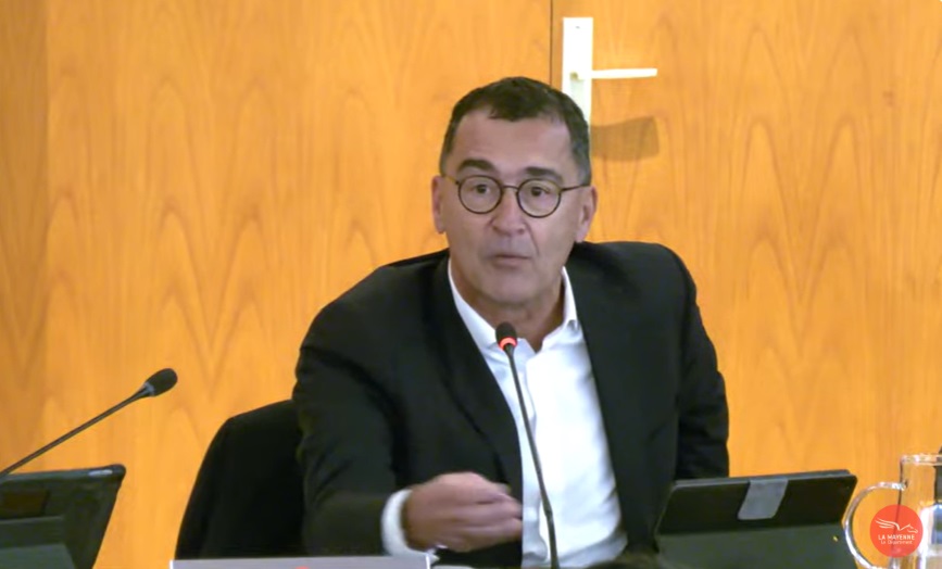 MayenneEcoSolid's tweet image. En session à @lamayenne, @BertierBruno demande ➕ de moyens pour les agents, les EHPAD, l’aide alimentaire, le SDIS...

❌ Assez du double discours de la droite départementale : soutenir le gouvernement Barnier tout en dénonçant localement les coupes budgétaires est irresponsable